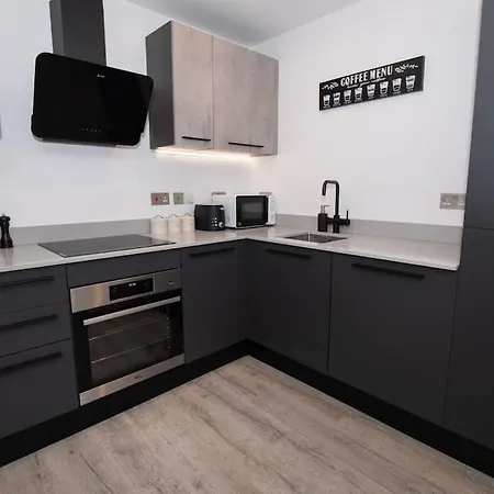 Deluxe 2 Bed Flat With Gym Sleeps 6 Apartment