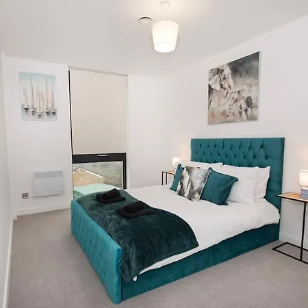 Deluxe 2 Bed Flat With Gym Sleeps 6 Apartment *