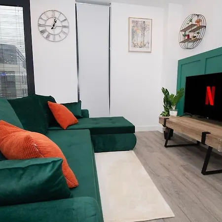 公寓 Deluxe 2 Bed Flat With Gym Sleeps 6 *