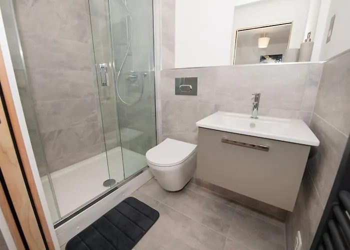 Deluxe 2 Bed Flat With Gym Sleeps 6 Appartamento York