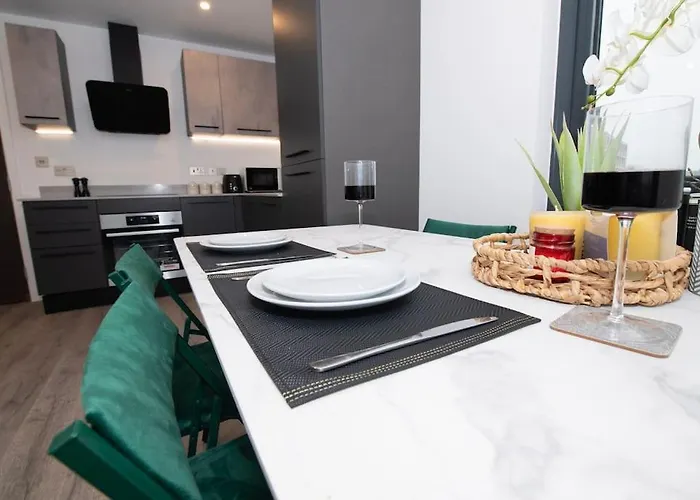 Apartament Deluxe 2 Bed Flat With Gym Sleeps 6 *