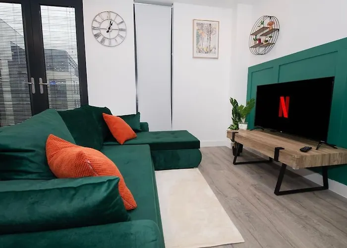 Apartament Deluxe 2 Bed Flat With Gym Sleeps 6 *