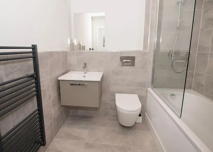 Apartament Deluxe 2 Bed Flat With Gym Sleeps 6 *